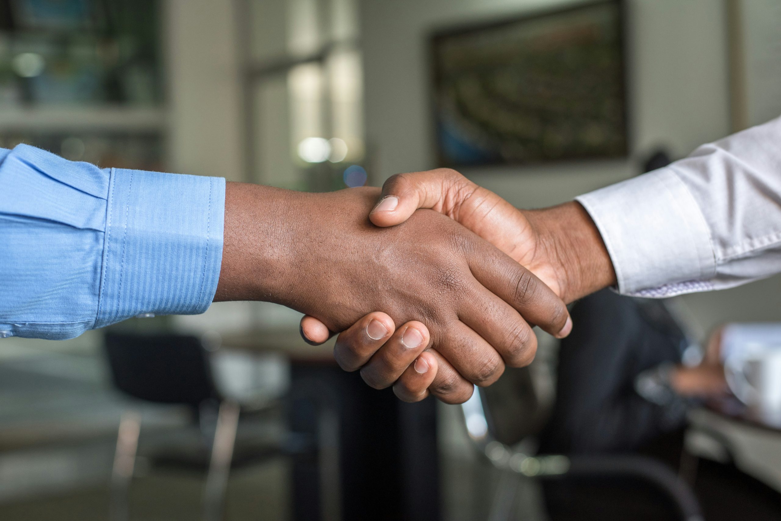 Two people shaking hands at a lawyer payment plan consultation in Orlando